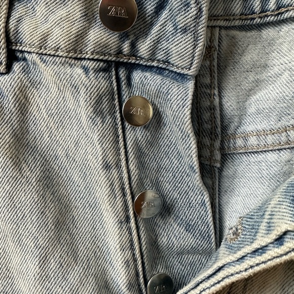 Zara Womens Size 6 Light Denim High Waisted Cutoff Shorts Button Fly - Picture 3 of 4